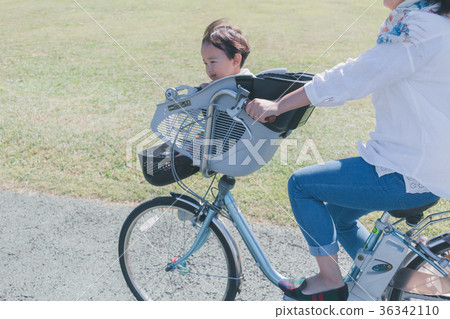 children ride bicycles, bicycle, bike 36342110