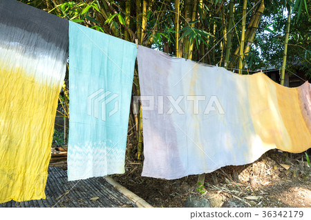 Dye Fabric with Natural Dyes  washing with water 36342179