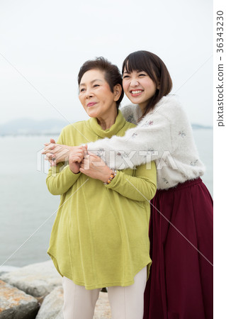 父母和孩子的母親和女兒旅行 36343230