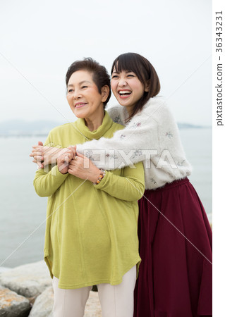 父母和孩子的母親和女兒旅行 36343231