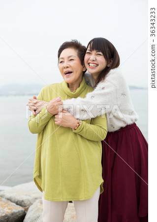 父母和孩子的母親和女兒旅行 36343233