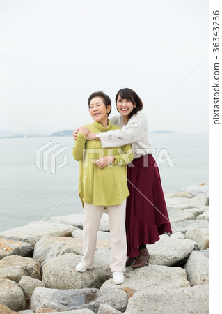 父母和孩子的母親和女兒旅行 36343236