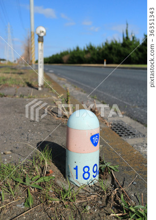 100m post embedded type Ministry of Land, Infrastructure, Transport and Tourism type (National Route 16) 100m post embedded type Ministry of Land, Infrastructure, Transport and Tourism type (National Route 16) 36351343