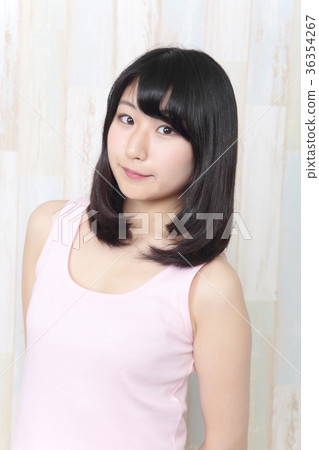 Young lady's hair style Young lady's hair style 36354267