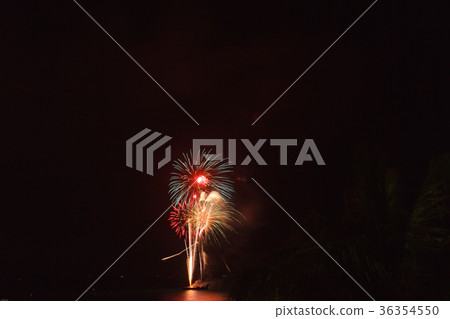 夏天的度假煙花 36354550