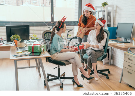 business team exchange gift box together business team exchange gift box together 36355406