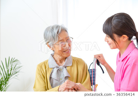 Elderly people and assistants in conversation Care image Assistance scene Listen to the story Old man 36356414