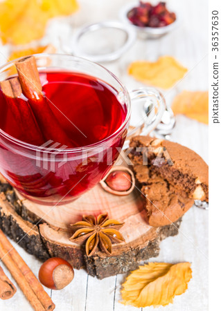 Flavored fruit tea with cinnamon 36357630