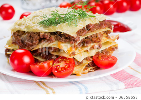 lasagna with cherry tomatoes 36358655