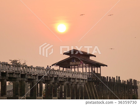 U Bein Bridge in Mandalay, Myanmar U Bein Bridge in Mandalay, Myanmar 36359730