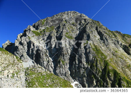 通往山頂的道路 36364365