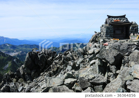 Kenkaku山頂寺廟北阿爾卑斯山全景 36364856