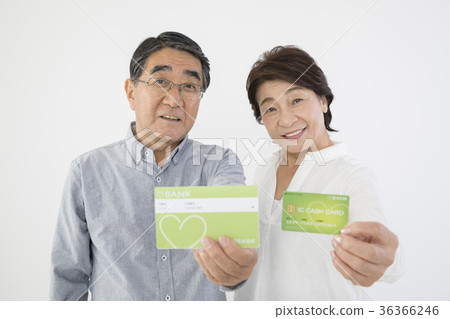 資深加上存款簿和現金卡 資深加上存款簿和現金卡 36366246
