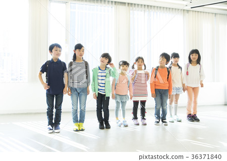 多個小學生 多個小學生 36371840