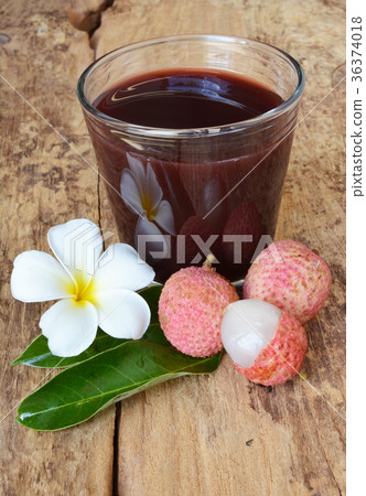Lychee juice with lychees Lychee juice with lychees 36374018