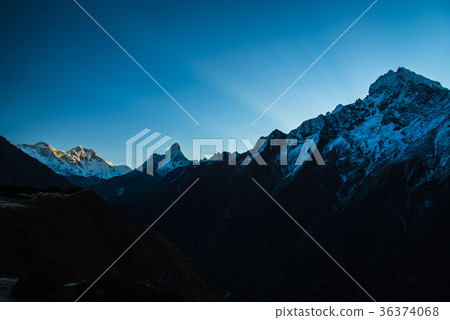 早上登上珠穆朗瑪峰山脈 36374068