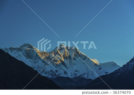 Morning Mount Everest Mountains Morning Mount Everest Mountains 36374070