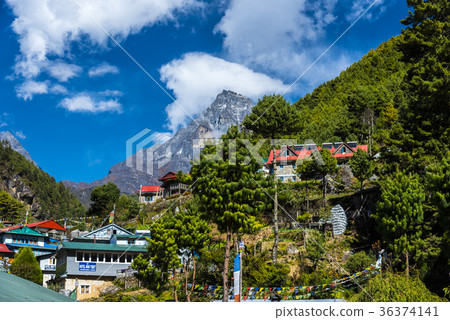 珠穆朗瑪峰高速公路上的小村莊 36374141