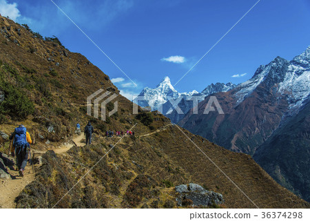 Everest Road Everest Road 36374298