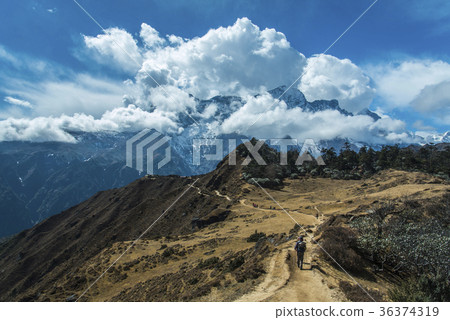 珠穆朗瑪峰高速公路和康德利 36374319