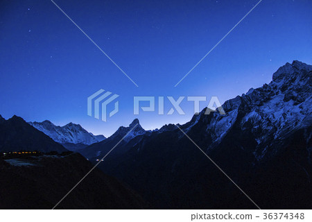 Full-scale starry sky and Mount Everest Full-scale starry sky and Mount Everest 36374348
