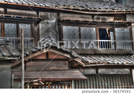 A dilapidated vacant house 36374591