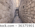 Narrow aisle between old building in Dubrovnik. 36375901