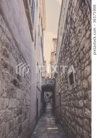 Narrow aisle between old building in Dubrovnik. Narrow aisle between old building in Dubrovnik. 36375906