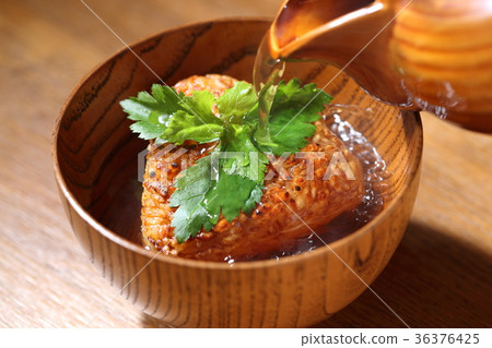 烤飯糰飯糰 烤飯糰飯糰 36376425