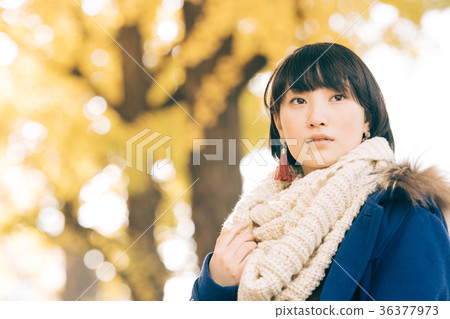 20s women in a coat 36377973