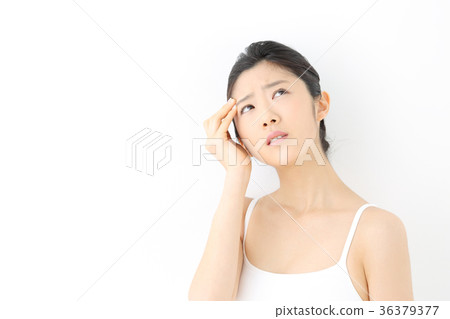 Young woman 36379377