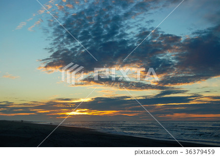 Dusk on Hokitika Beach - West Coast Dusk on Hokitika Beach - West Coast 36379459