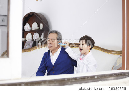 祖父,孫子,醫生,玩 祖父,孫子,醫生,玩 36380256