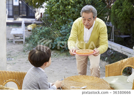 祖父，孫子，食物 36380666