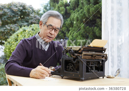 Old man, man, typewriter Old man, man, typewriter 36380728