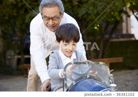 Grandfather, grandson, minicar, toy 36381102
