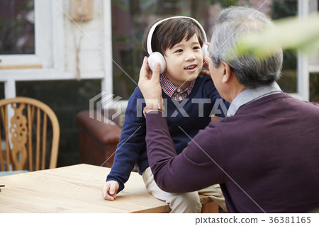 Grandfather, grandson, listening to music Grandfather, grandson, listening to music 36381165