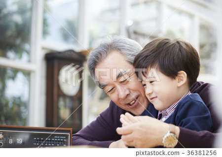 Grandfather, grandson, radio 36381256