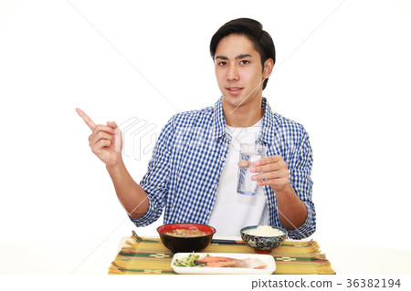 一個喜歡吃飯的男人 36382194