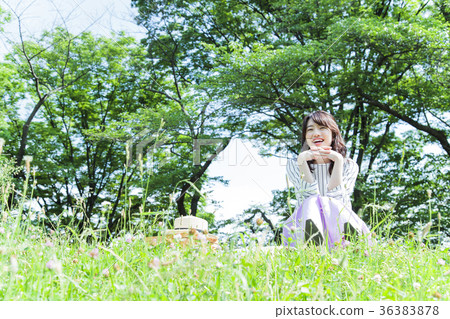 Picnic female leisure park 36383878