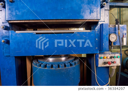 Hydraulic press machine. 36384207