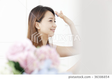 年輕的女人 36386854