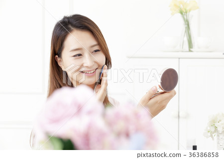 年輕的女人 36386858