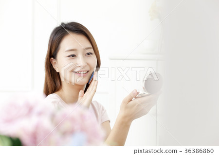 年輕的女人 年輕的女人 36386860