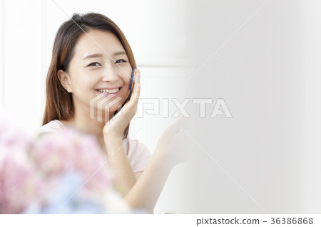 年輕的女人 年輕的女人 36386868