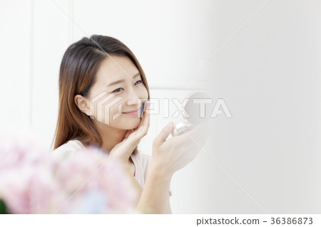 年輕的女人 年輕的女人 36386873