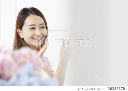 年輕的女人 年輕的女人 36386876