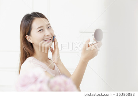 年輕的女人 年輕的女人 36386888