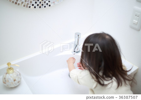 洗手（洗手間未成年學齡前兒童育兒育兒預防成長煩擾兒童生活習慣） 36387507