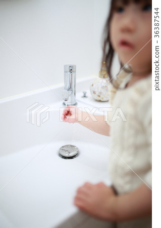 Hand-washing (the washroom underage preschooler childcare parenting prevention growth upset child lifestyle habit) Hand-washing (the washroom underage preschooler childcare parenting prevention growth upset child lifestyle habit) 36387544